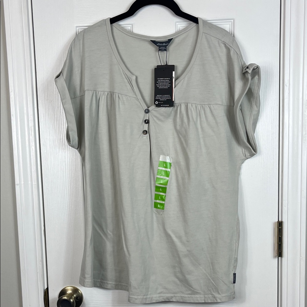 NWT Eddie Bauer Henley cement colored shorts size sleeved top, size large.